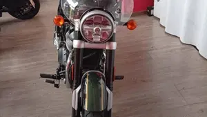 Royal Enfield Super Meteor 650 (2023 - 26)  (2)