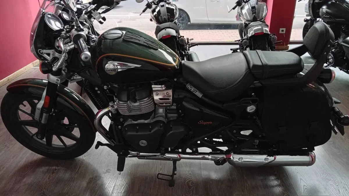 Royal Enfield Super Meteor 650 (2023 - 26)  (3)