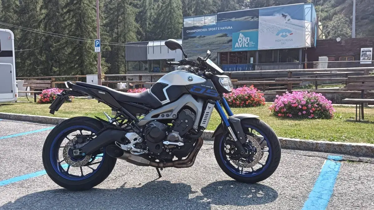 Yamaha MT-09 ABS (2016)  (2)
