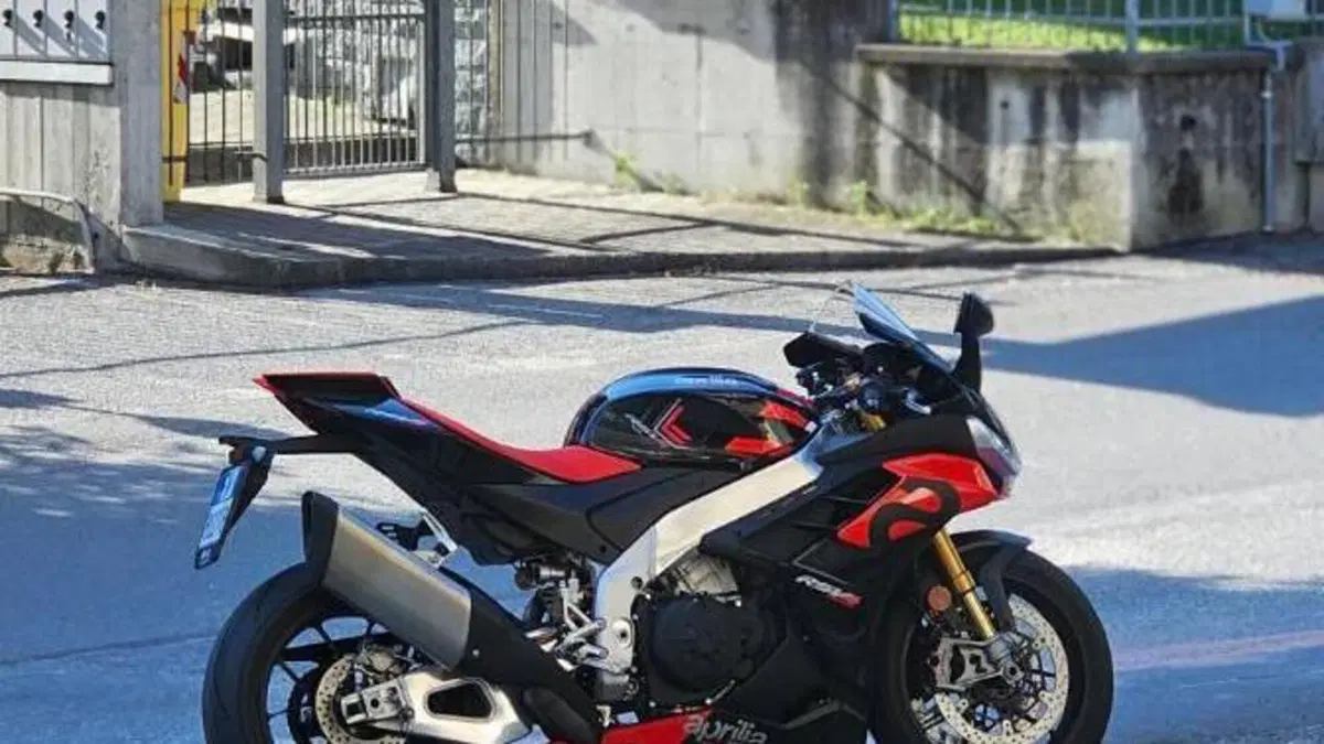 Aprilia RSV4 1100 Factory (2021 - 24) 