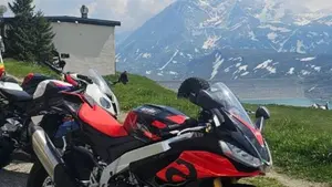 Aprilia RSV4 1100 Factory (2021 - 24)  (2)