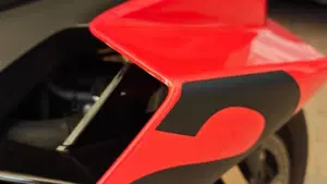 Aprilia RSV4 1100 Factory (2021 - 24)  (3)