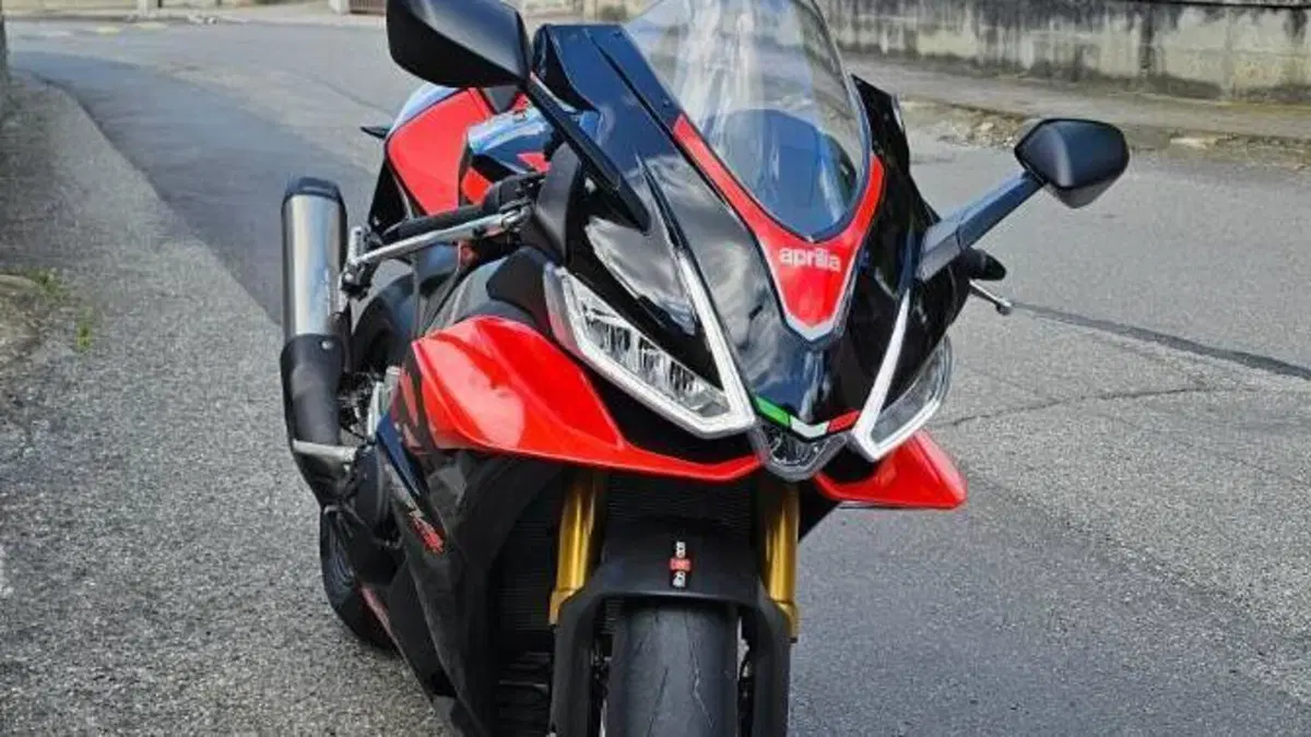 Aprilia RSV4 1100 Factory (2021 - 24)  (8)