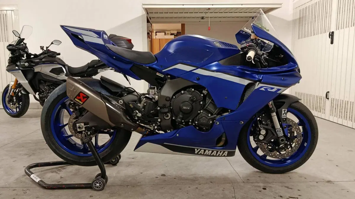 Yamaha YZF R1 (2020 - 25)  (2)