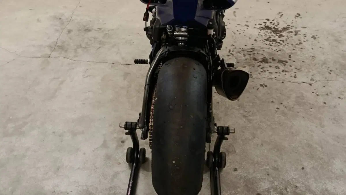 Yamaha YZF R1 (2020 - 25)  (3)