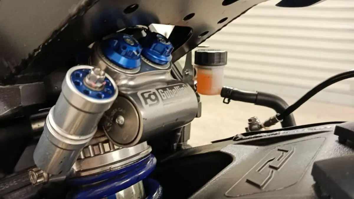 Yamaha YZF R1 (2020 - 25)  (10)