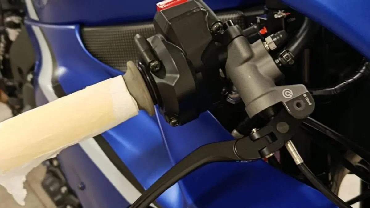 Yamaha YZF R1 (2020 - 25)  (11)