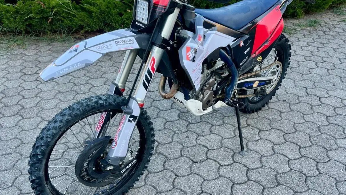 Husqvarna FE 250 (2022)  (2)