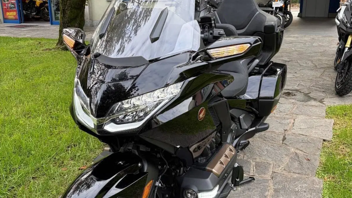 Honda GL 1800 Gold Wing Tour DCT & Airbag (2022 - 24)  (3)