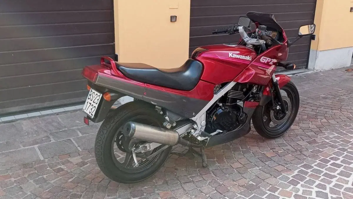Kawasaki   (16)