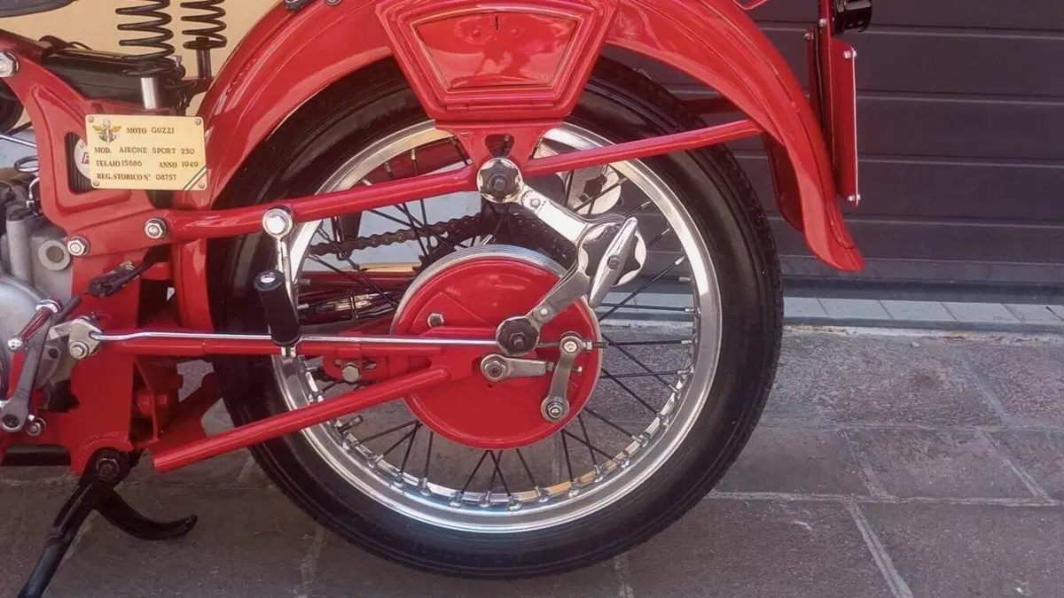 Moto Guzzi   (10)