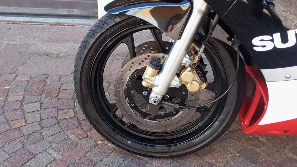 Suzuki   (17)