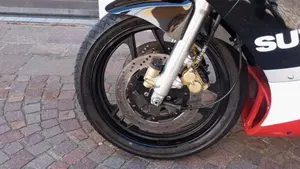 Suzuki   (17)