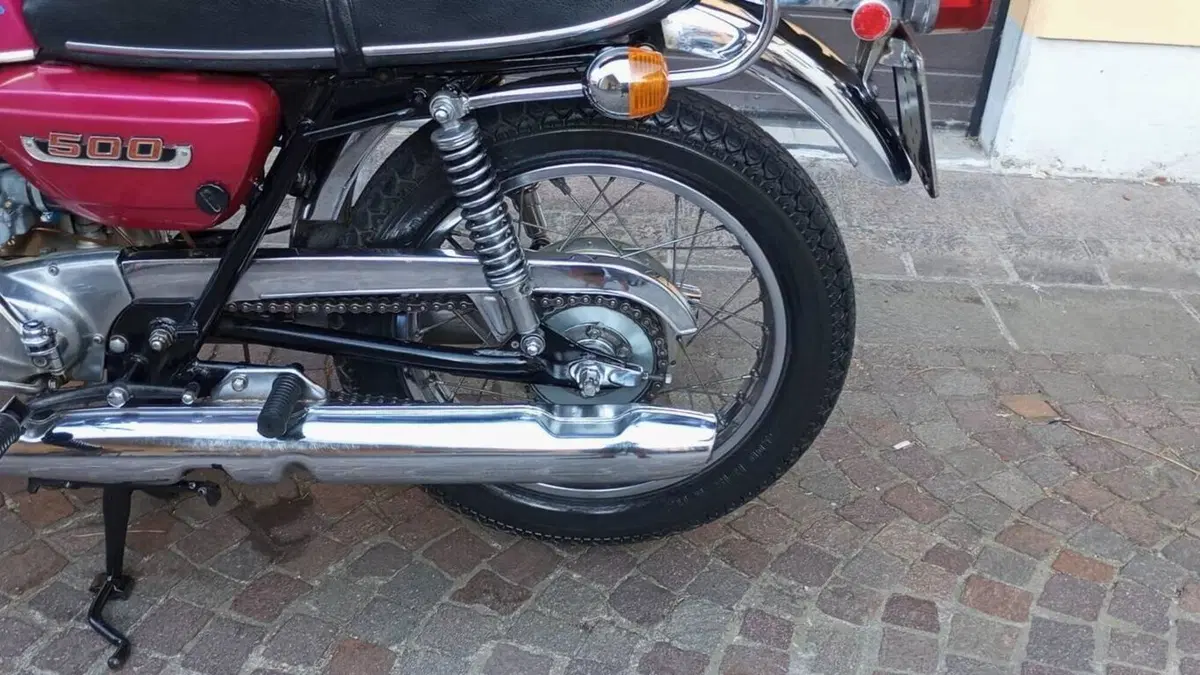 Suzuki   (19)