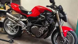 MV Agusta Brutale 910 S (2005 - 11)  (2)