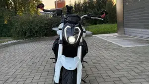 Benelli BN 302 S (2019 - 20)  (2)