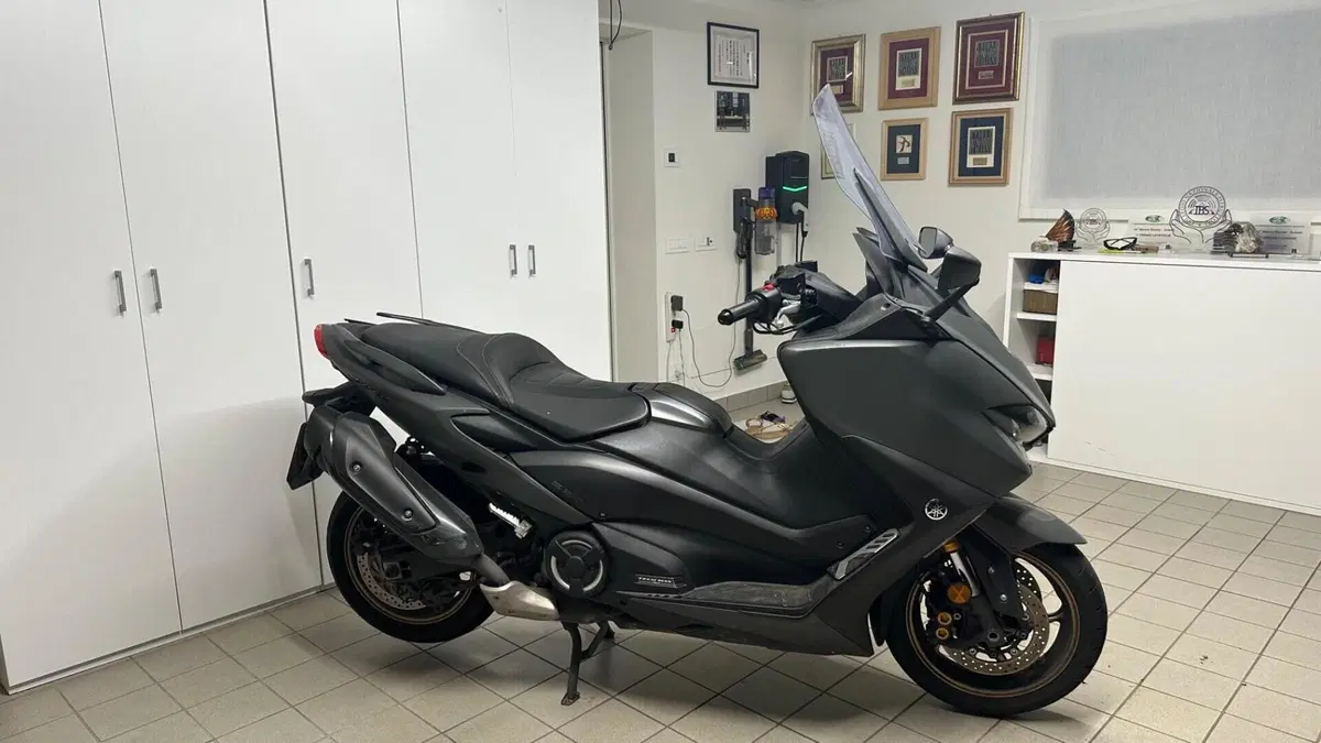 Yamaha T-Max 560 Tech Max (2020)  (2)