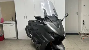 Yamaha T-Max 560 Tech Max (2020)  (4)