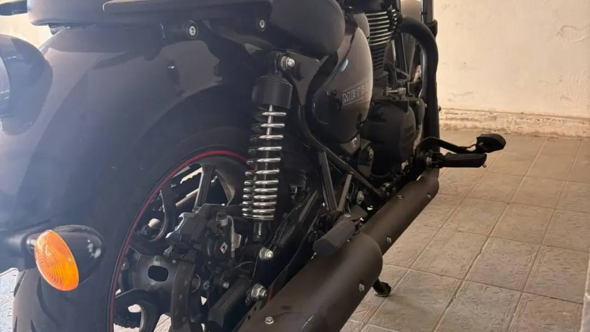 Royal Enfield Meteor 350 Aurora (2024 - 26)  (7)