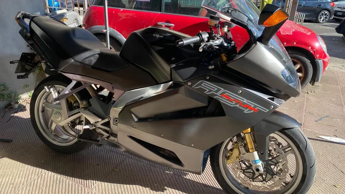 Aprilia RST 1000 Futura (2001 - 04) 