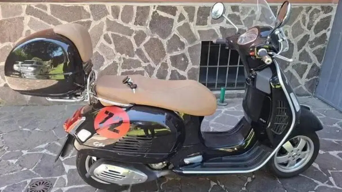 Vespa GTS 300 (2017 - 18)  (2)