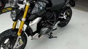 Bmw R 1250 R (2021 - 25)  (2)