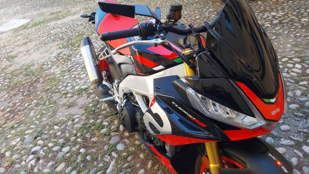 Aprilia Tuono V4 Factory (2021 - 24)  (6)