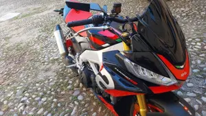 Aprilia Tuono V4 Factory (2021 - 24)  (6)