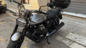 Moto Guzzi V7 Stone (2021 - 24)  (10)