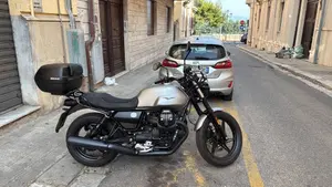 Moto Guzzi V7 Stone (2021 - 24)  (8)