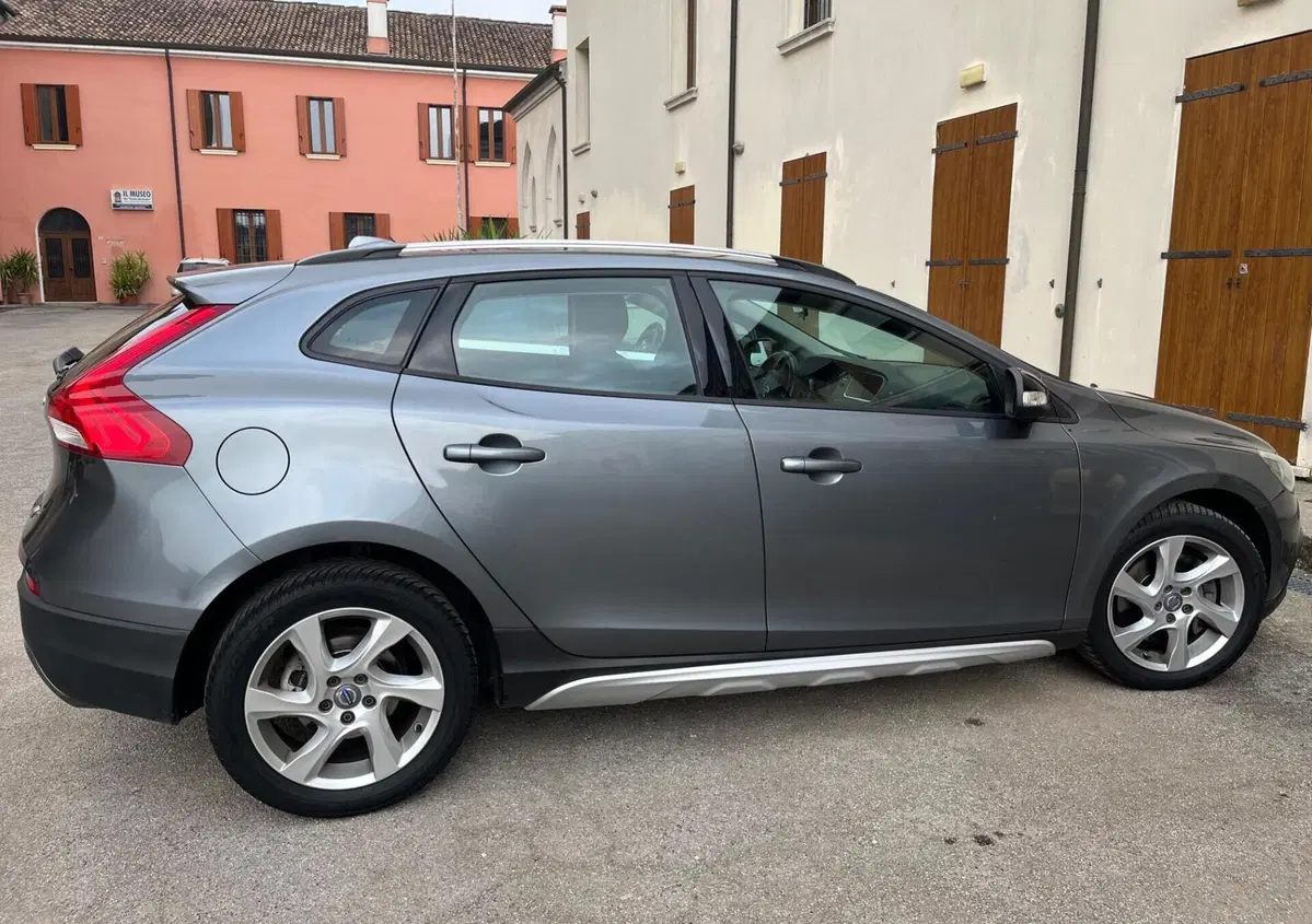 Volvo V40 Cross Country D2 (2)