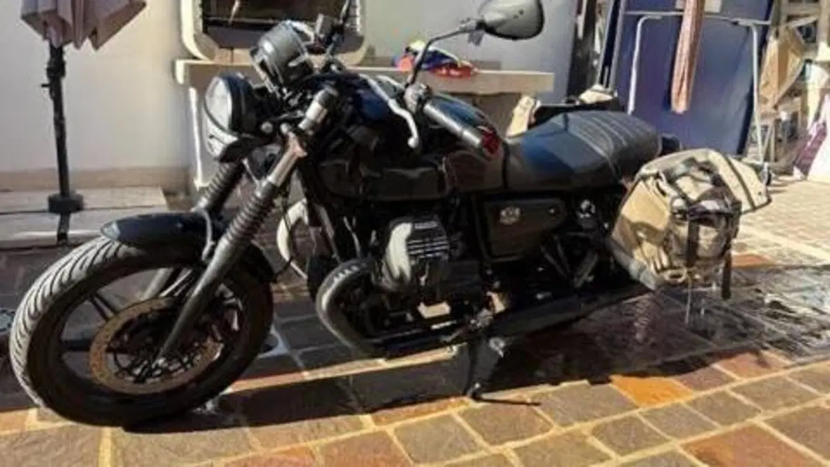 Moto Guzzi V7 Stone (2021 - 24)  (8)