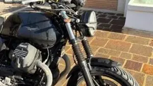 Moto Guzzi V7 Stone (2021 - 24)  (10)