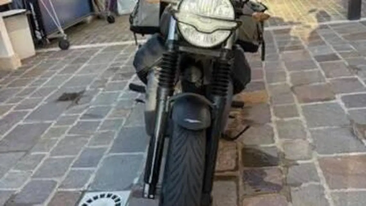 Moto Guzzi V7 Stone (2021 - 24)  (12)
