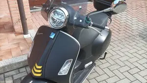 Vespa GTS 300 Hpe Super Tech (2019)  (2)