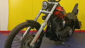 Harley-Davidson 1690 Wide Glide (2010 - 17) - FXDWG  (2)