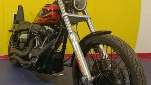Harley-Davidson 1690 Wide Glide (2010 - 17) - FXDWG  (4)