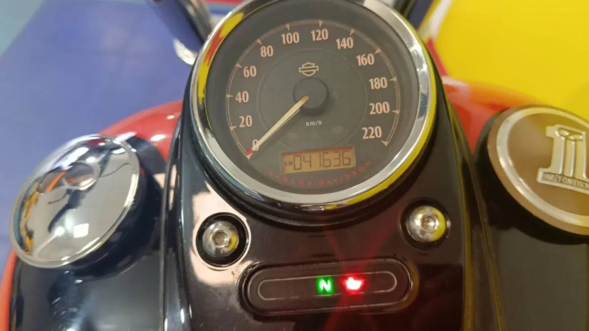 Harley-Davidson 1690 Wide Glide (2010 - 17) - FXDWG  (6)