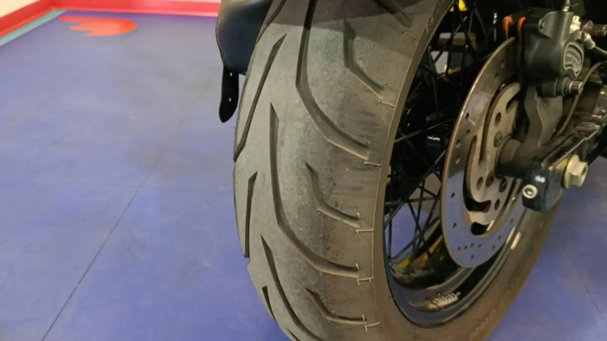 Harley-Davidson 1690 Wide Glide (2010 - 17) - FXDWG  (8)