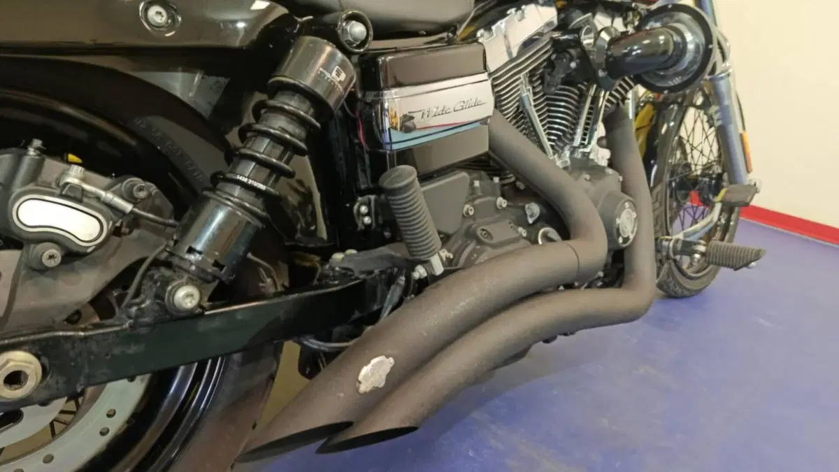 Harley-Davidson 1690 Wide Glide (2010 - 17) - FXDWG  (11)