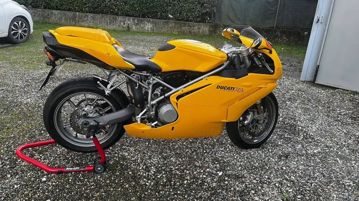 Ducati 749 S (2003) 