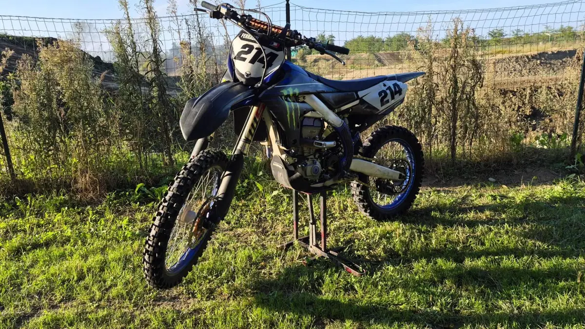 Yamaha YZ 450 F Monster Energy (2021)  (2)