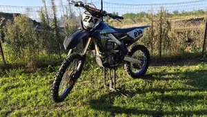 Yamaha YZ 450 F Monster Energy (2021)  (2)