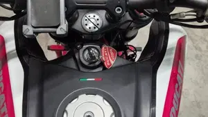 Ducati Hypermotard 821 SP (2013 - 15)  (10)