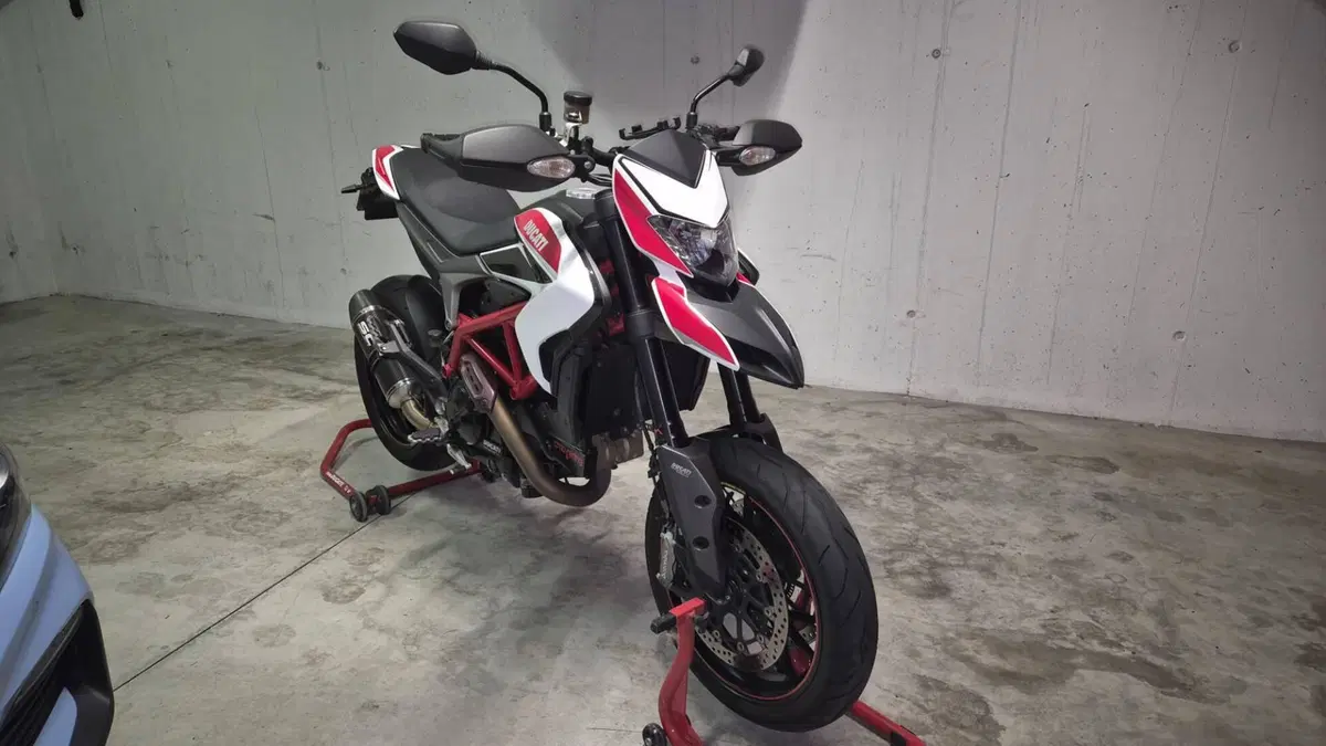 Ducati Hypermotard 821 SP (2013 - 15) 