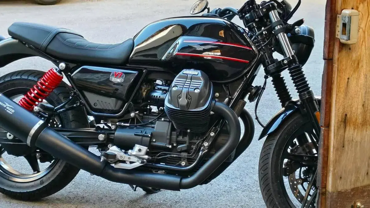 Moto Guzzi V7 Stone Special Edition (2022 - 25)  (3)