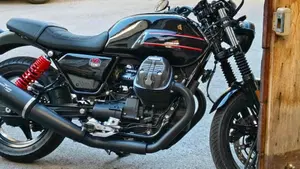 Moto Guzzi V7 Stone Special Edition (2022 - 25)  (3)