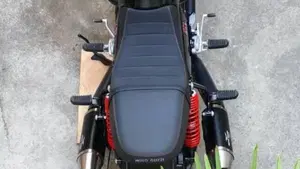 Moto Guzzi V7 Stone Special Edition (2022 - 25)  (7)