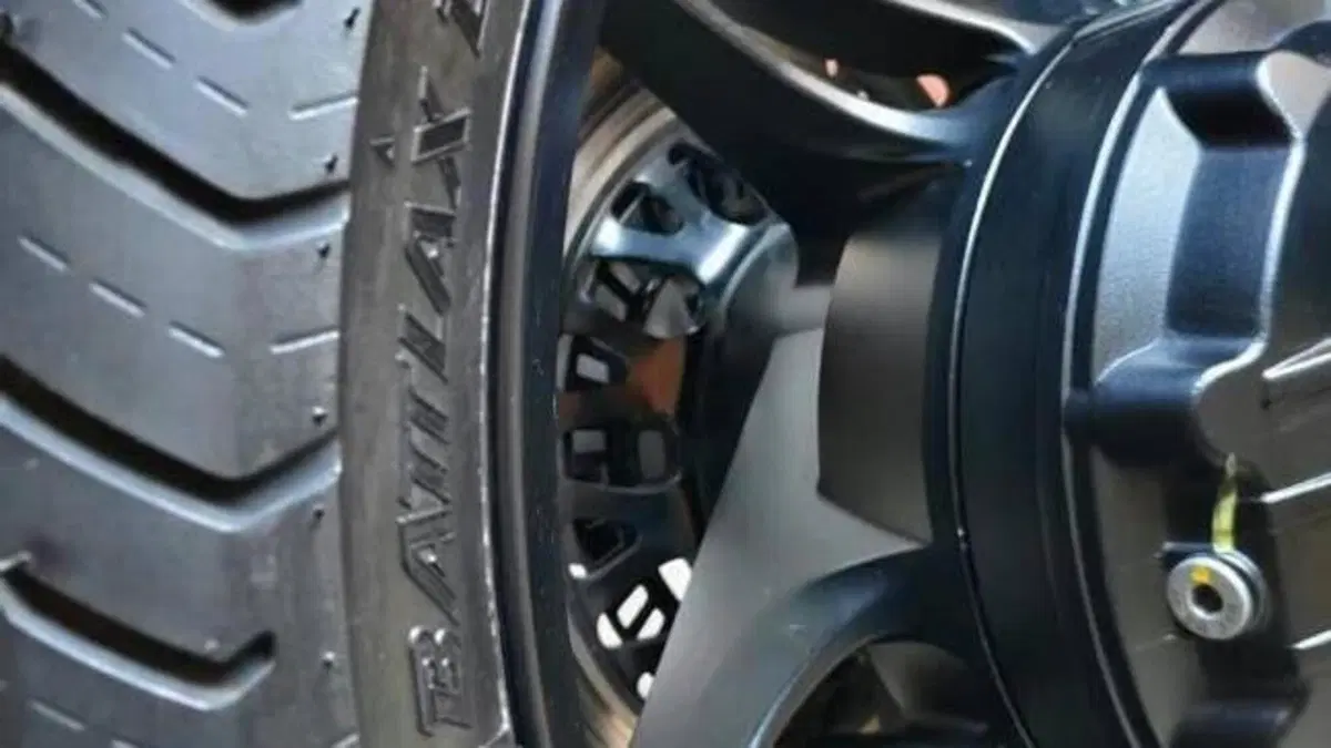 Moto Guzzi V7 Stone Special Edition (2022 - 25)  (8)