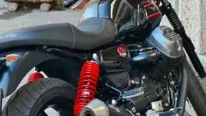 Moto Guzzi V7 Stone Special Edition (2022 - 25) 